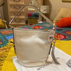 Michael Kors MD bucket messenger bag